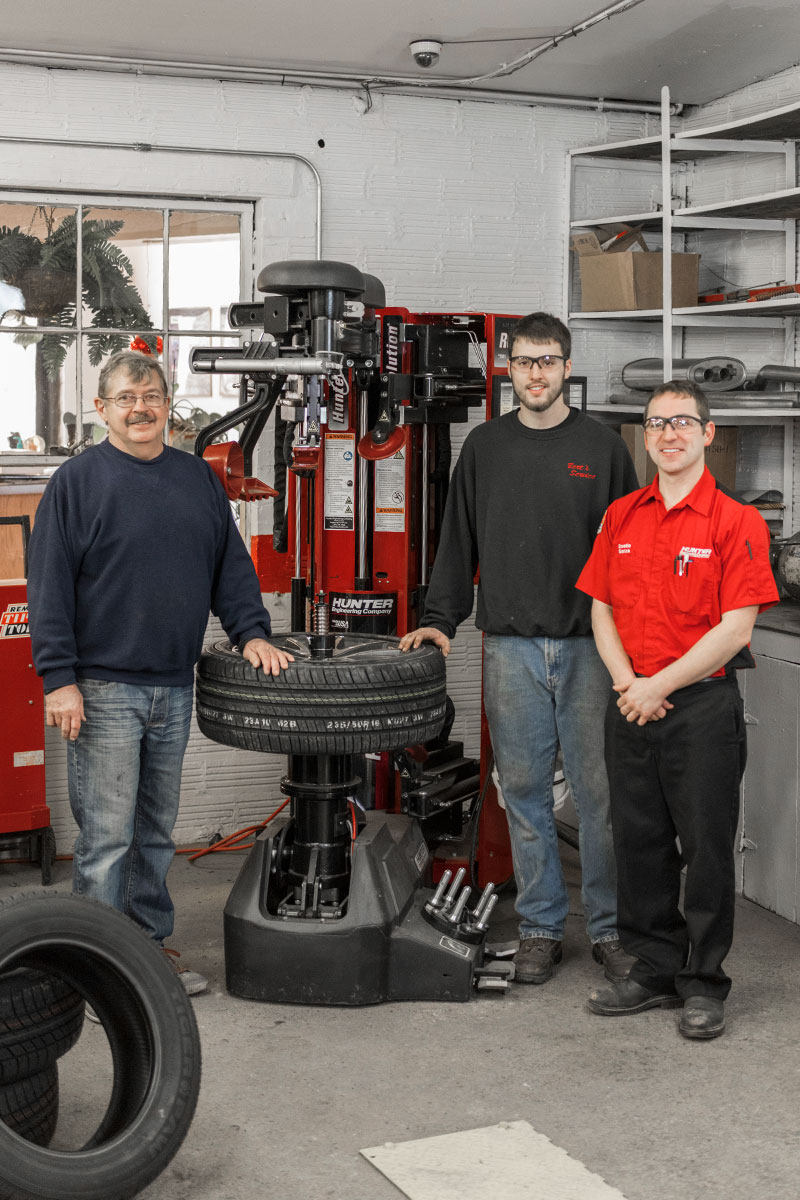 hunter service representatives with technicians and revolution tire changer